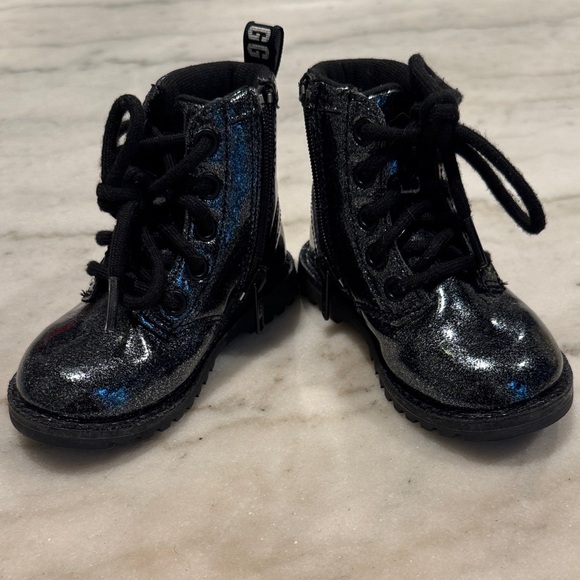 UGG - Picture 3 of 7